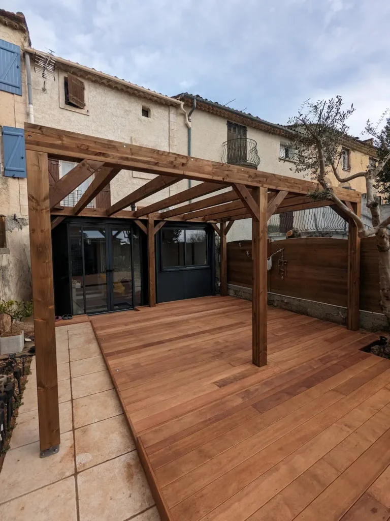 Pergola bois sur mesure dans le Var