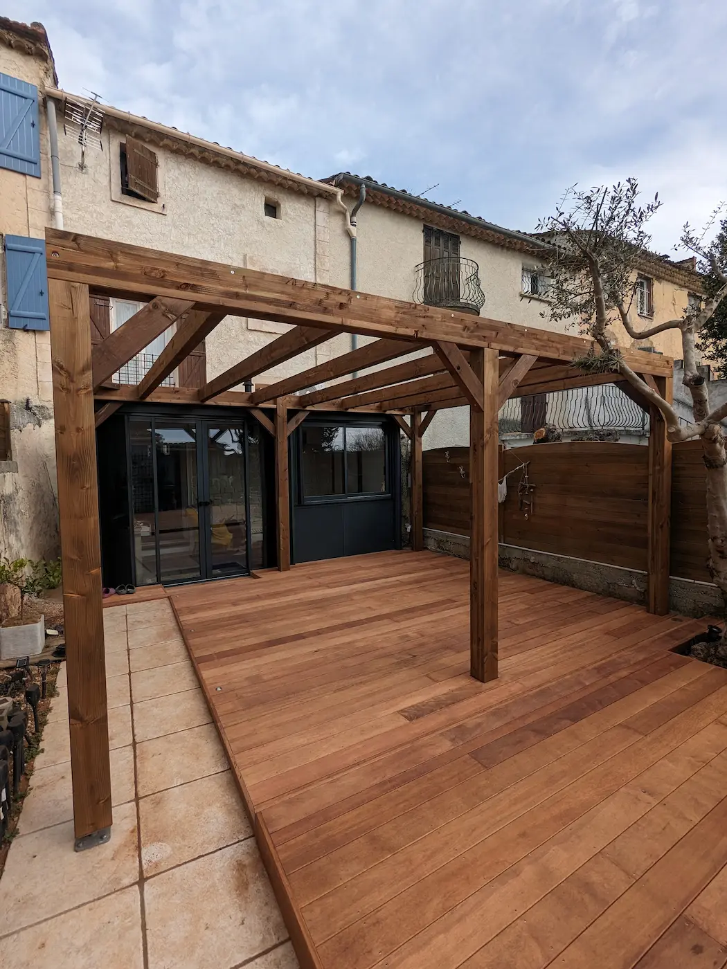 Pergola bois sur mesure dans le Var