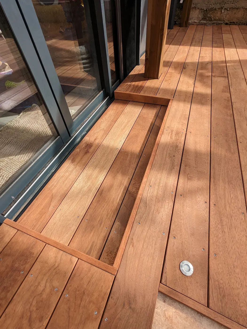 Terrasse bois extérieur réalisée par artisan dans le Var