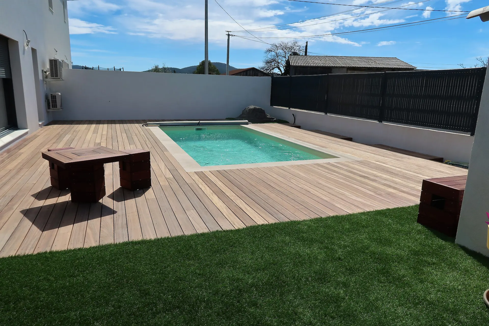 Terrasse bois moderne avec finition soignée